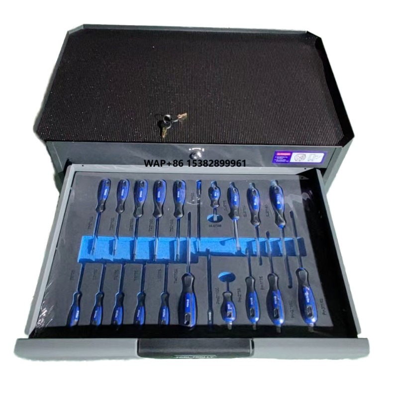 Hand Tools In Workshop - Offre Spéciale : Kit d'outils de